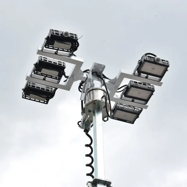 Hydraulic Solar Light Tower with LED Lights & Retractable Panels