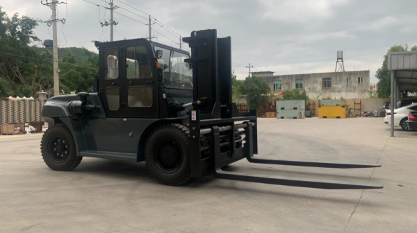 Industrial 20 ton Diesel Forklift.