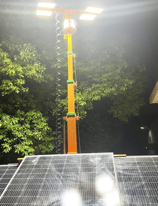 9M Portable Solar Light Tower with Retractable Panels