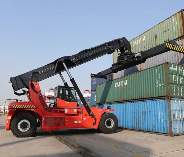 BTF56-D31- 45ton Container Reach Stacker.